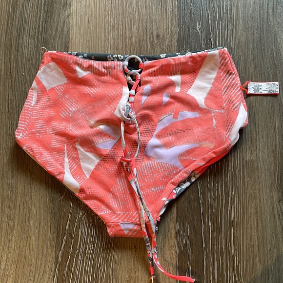 3 for $30 * NWOT Maaji Reversible High Waist Signature Cut Bikini Bottom - Picture 6 of 9